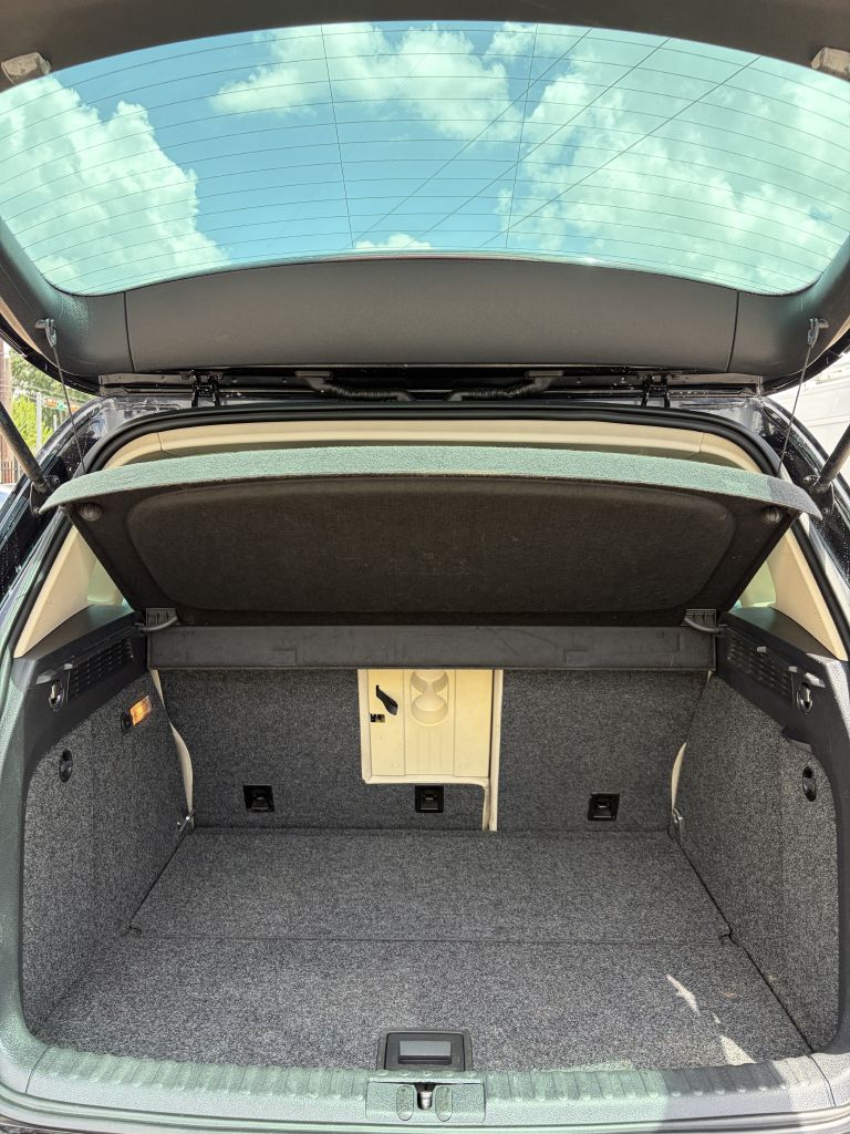 Photo 20 of this VOLKSWAGEN TIGUAN