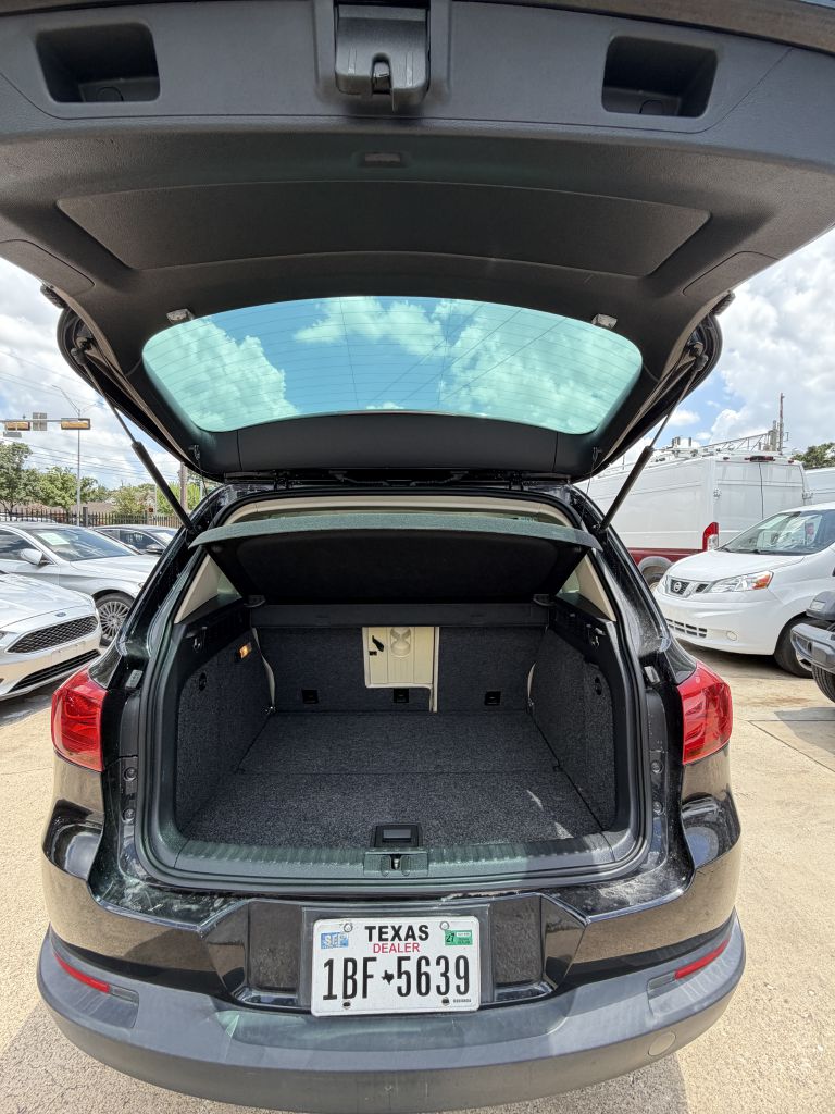 Photo 21 of this VOLKSWAGEN TIGUAN