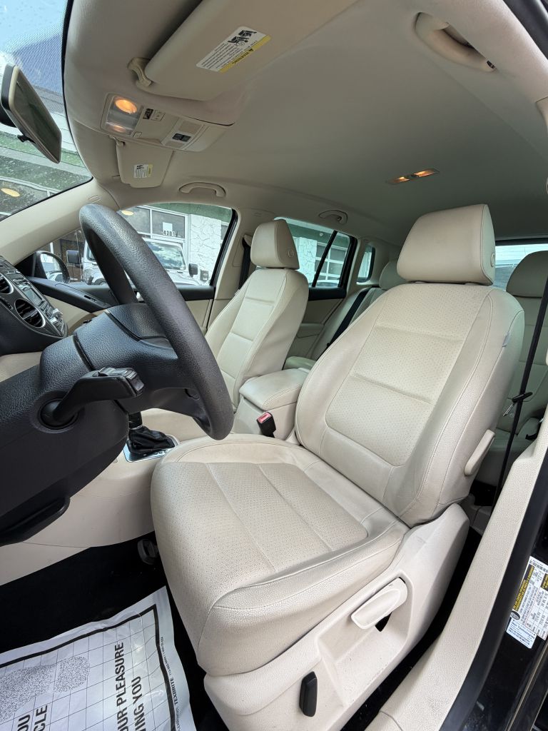 Photo 26 of this VOLKSWAGEN TIGUAN