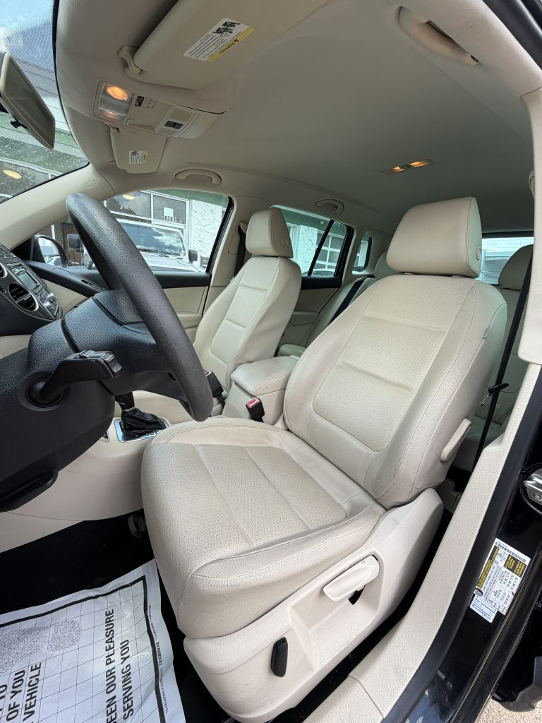 Photo 27 of this VOLKSWAGEN TIGUAN