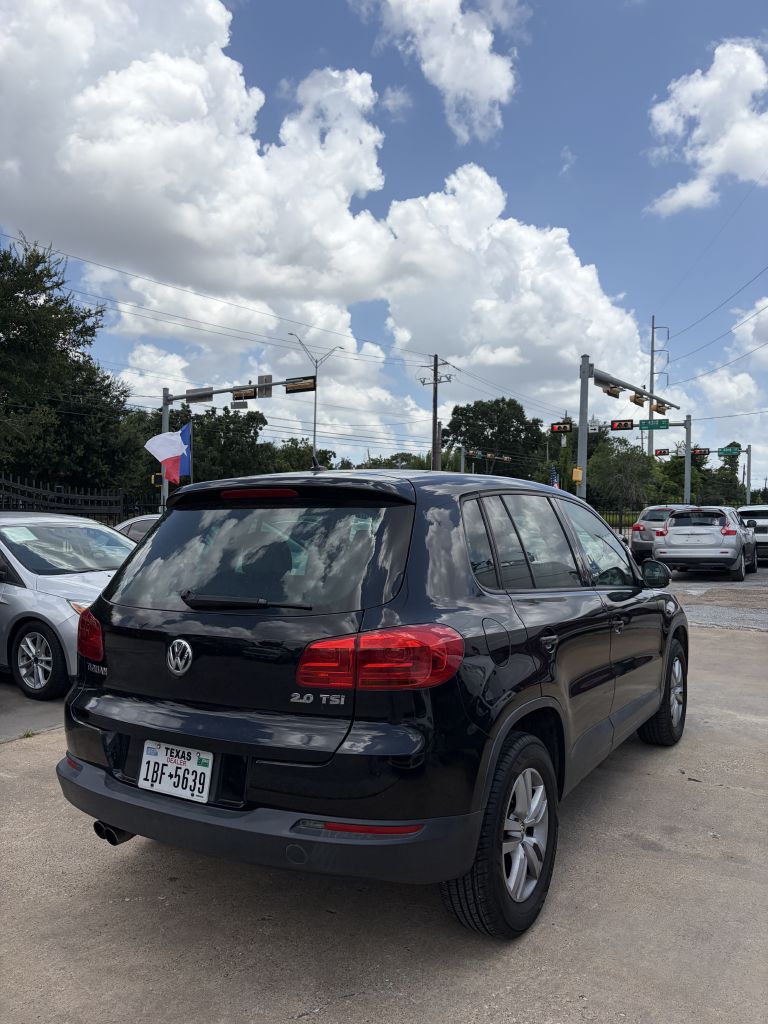 Photo 32 of this VOLKSWAGEN TIGUAN