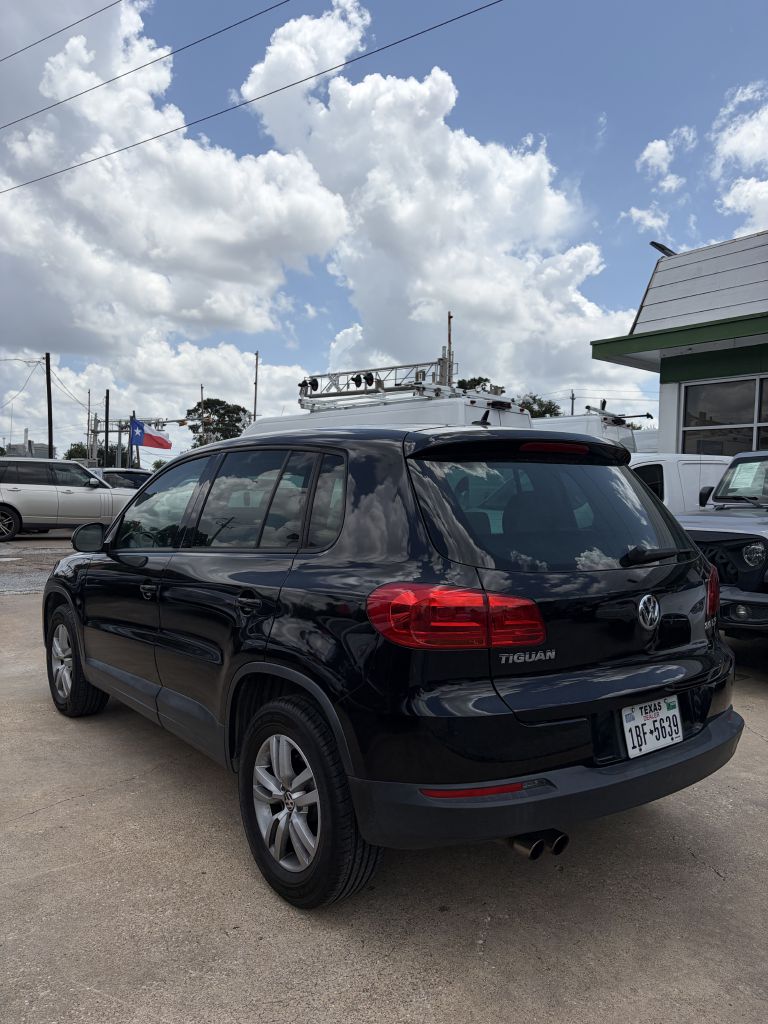 Photo 36 of this VOLKSWAGEN TIGUAN