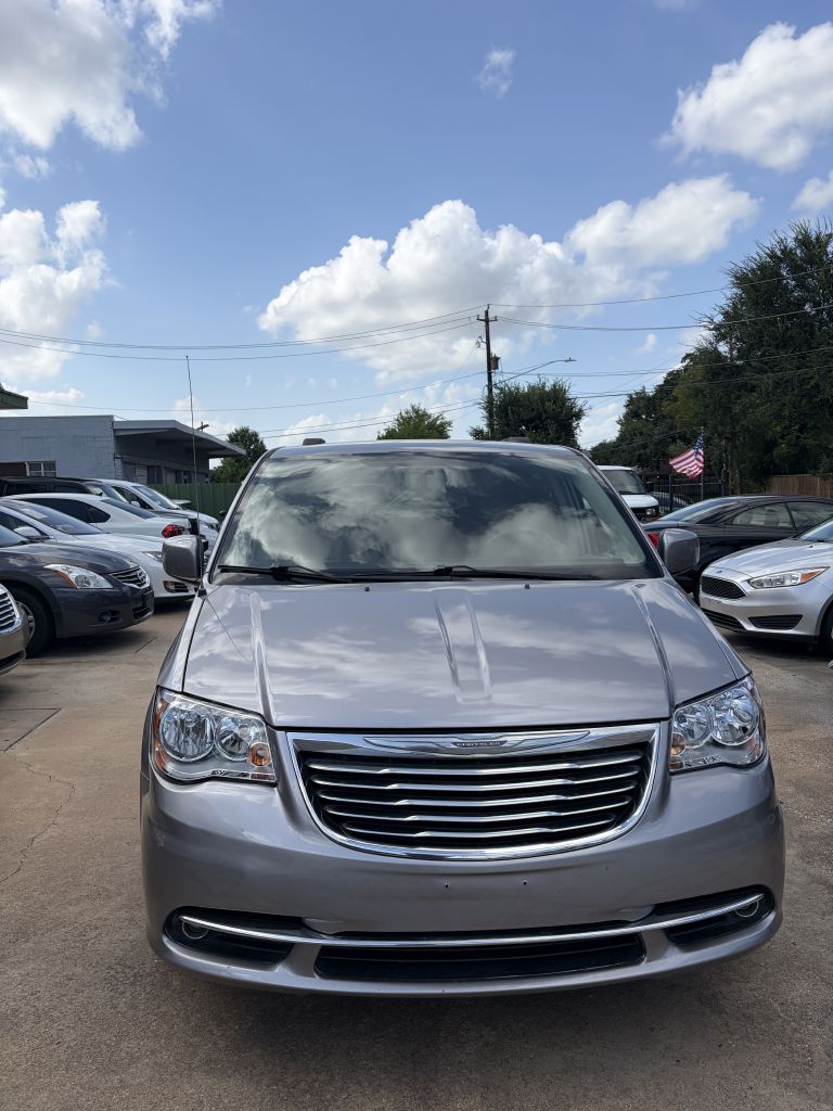 Photo 3 of this CHRYSLER TOWN & COUNTRY