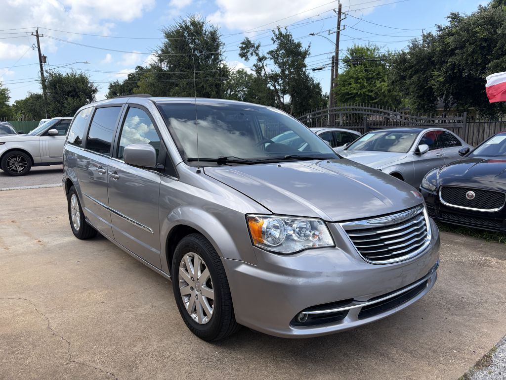 Photo 2 of this CHRYSLER TOWN & COUNTRY
