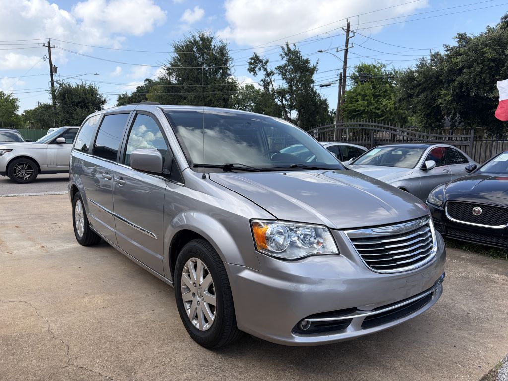 Photo 12 of this CHRYSLER TOWN & COUNTRY