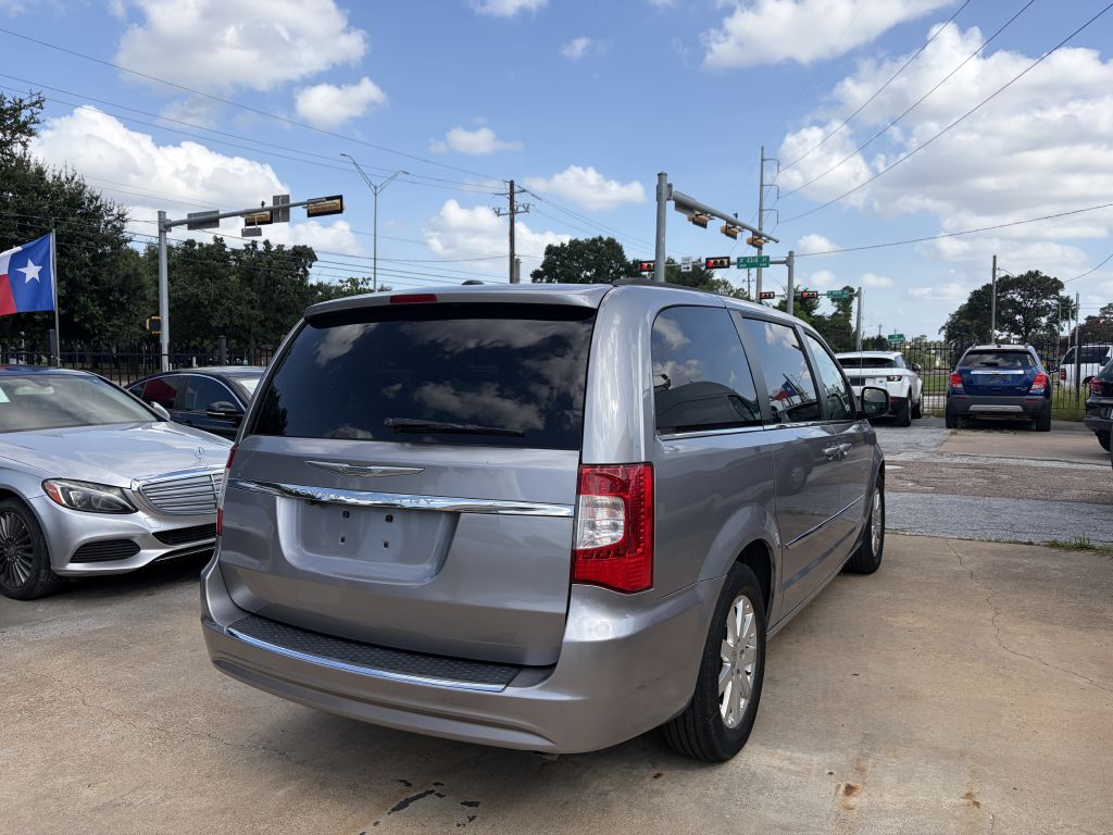 Photo 13 of this CHRYSLER TOWN & COUNTRY