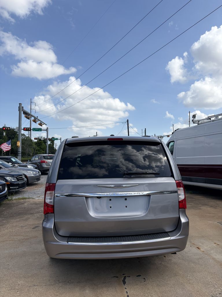 Photo 15 of this CHRYSLER TOWN & COUNTRY