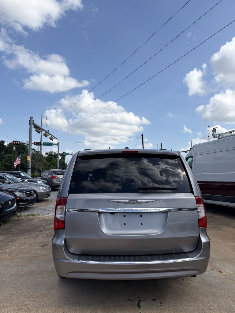 Photo 16 of this CHRYSLER TOWN & COUNTRY