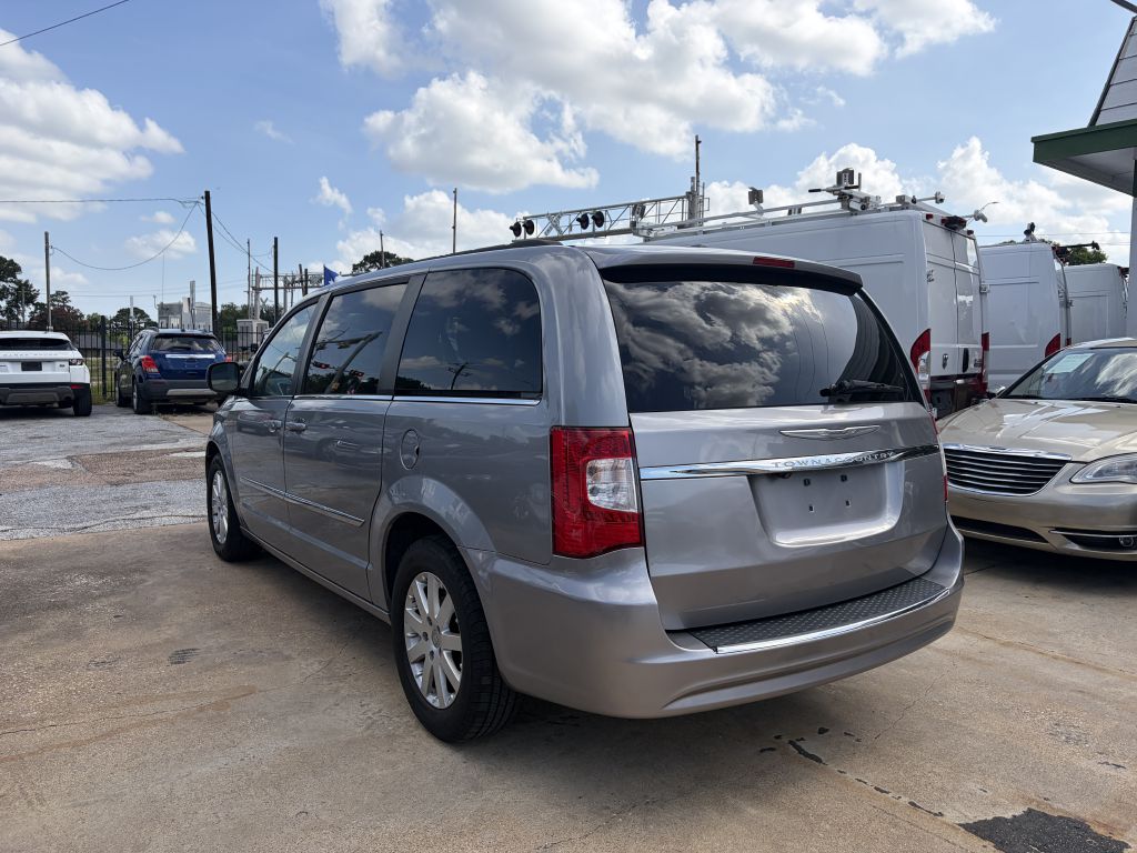 Photo 18 of this CHRYSLER TOWN & COUNTRY