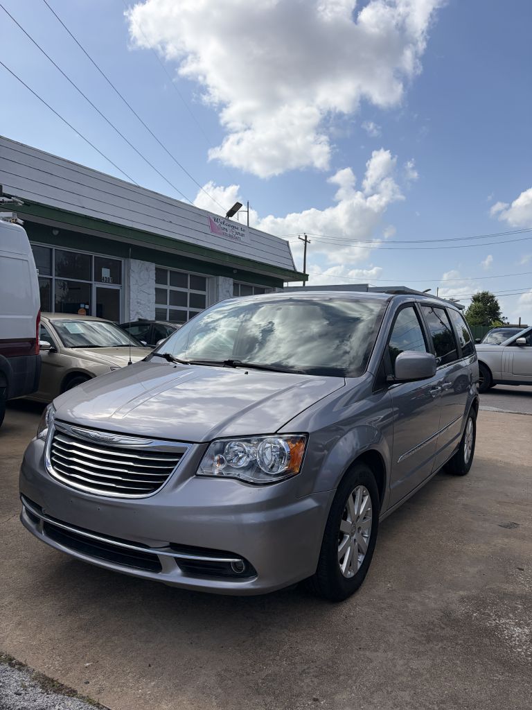 Photo 19 of this CHRYSLER TOWN & COUNTRY