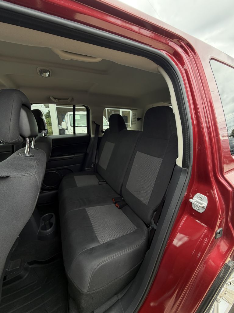 Photo 17 of this JEEP PATRIOT