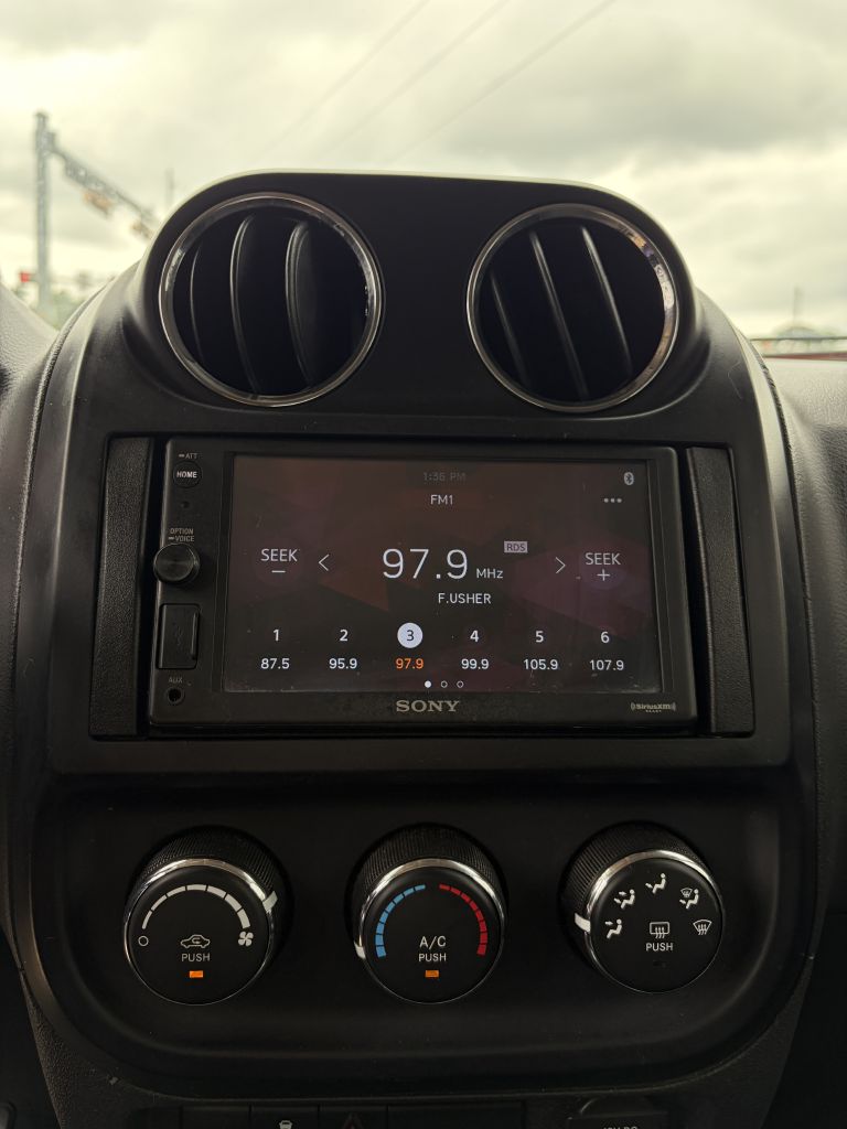 Photo 25 of this JEEP PATRIOT