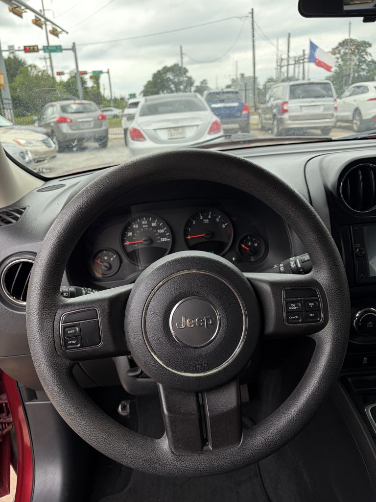 Photo 36 of this JEEP PATRIOT