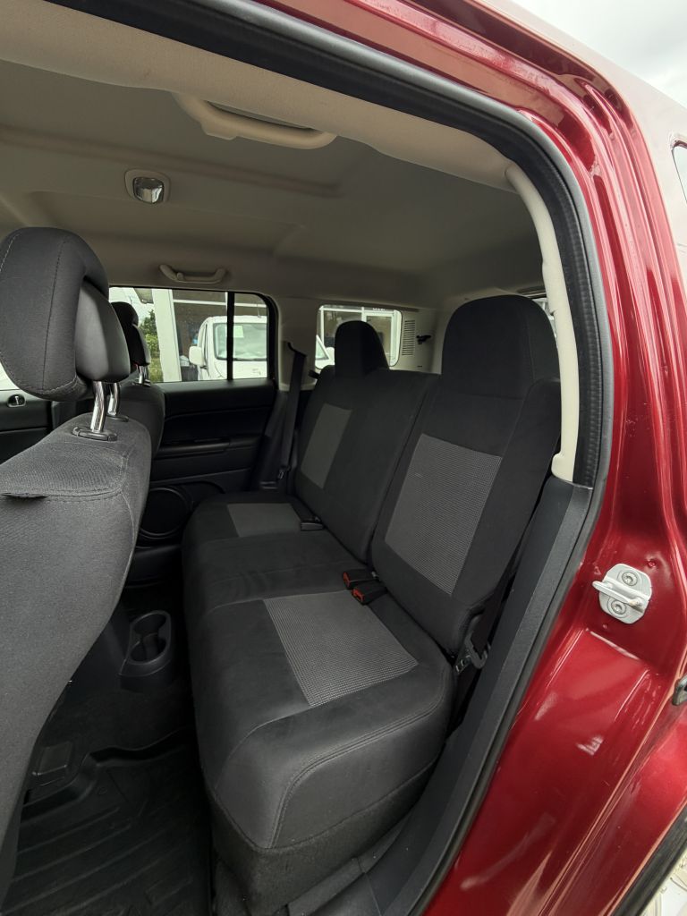 Photo 40 of this JEEP PATRIOT