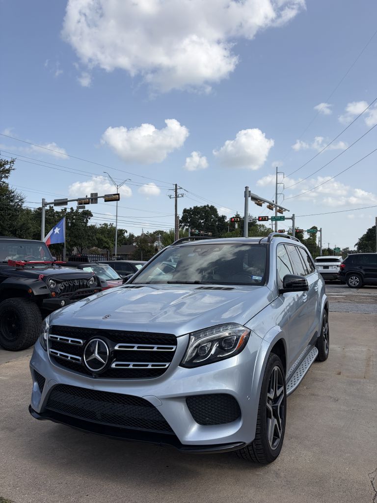 Photo 2 of this MERCEDES-BENZ GLS