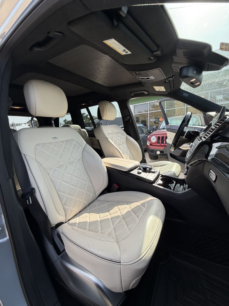 Photo 20 of this MERCEDES-BENZ GLS