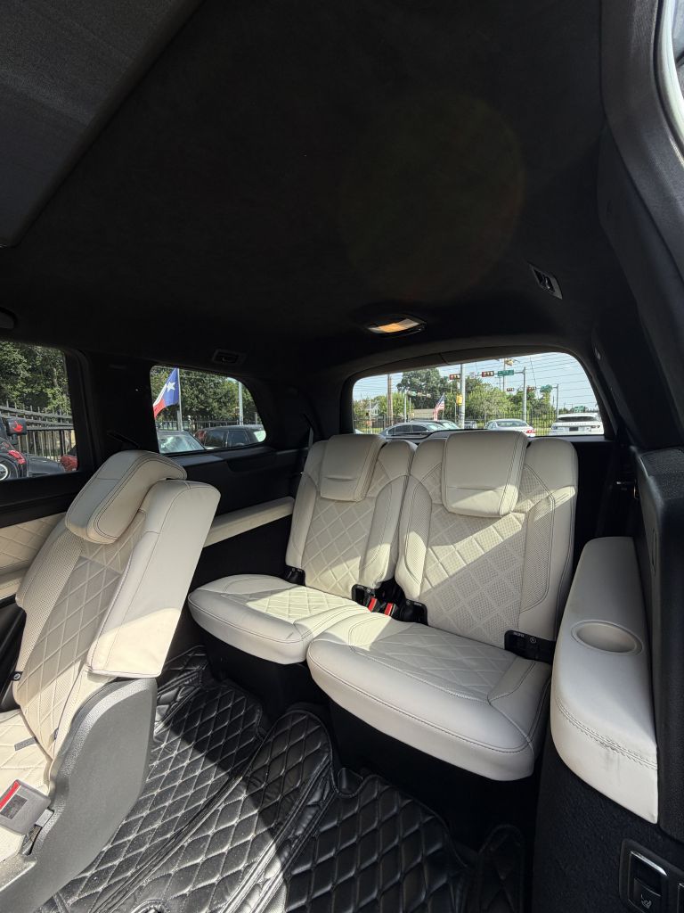 Photo 23 of this MERCEDES-BENZ GLS
