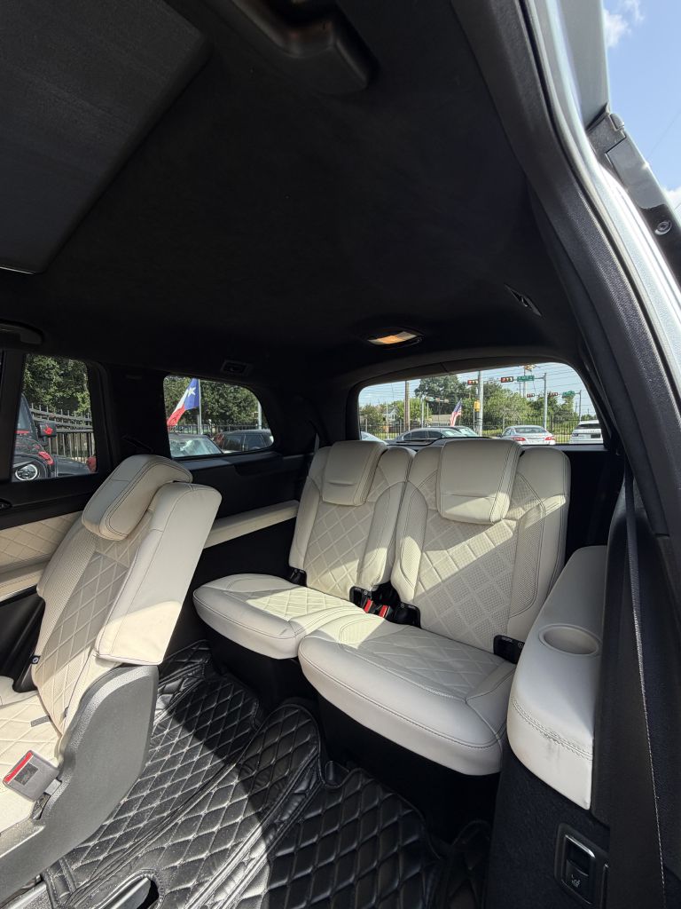 Photo 24 of this MERCEDES-BENZ GLS