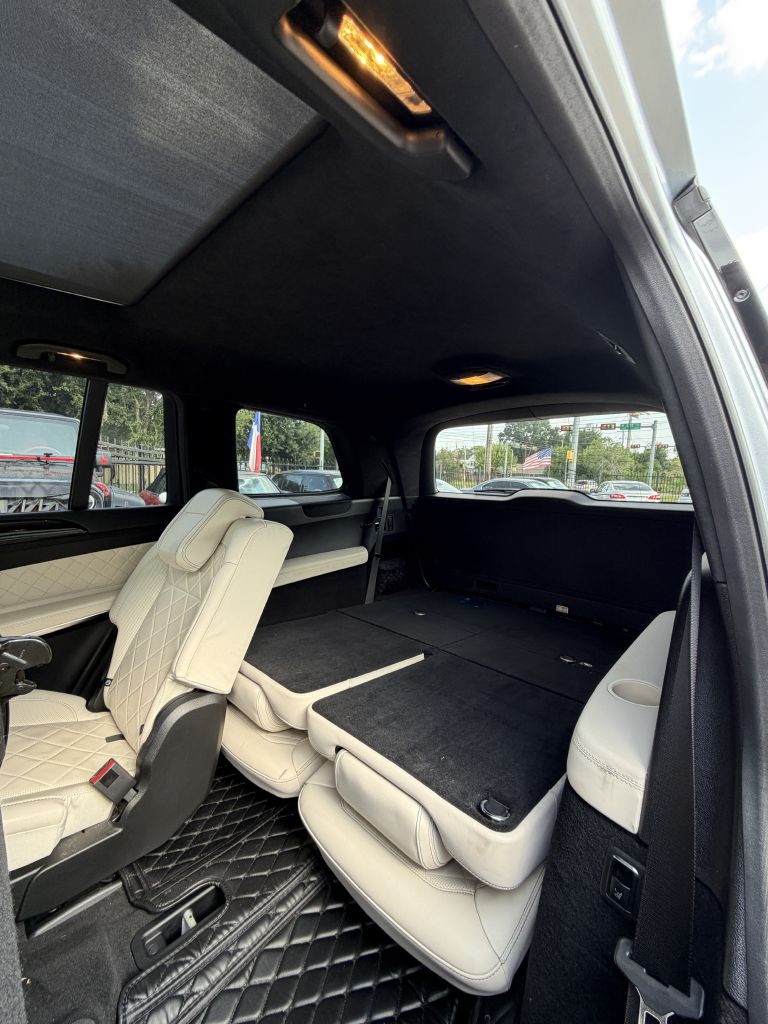 Photo 26 of this MERCEDES-BENZ GLS