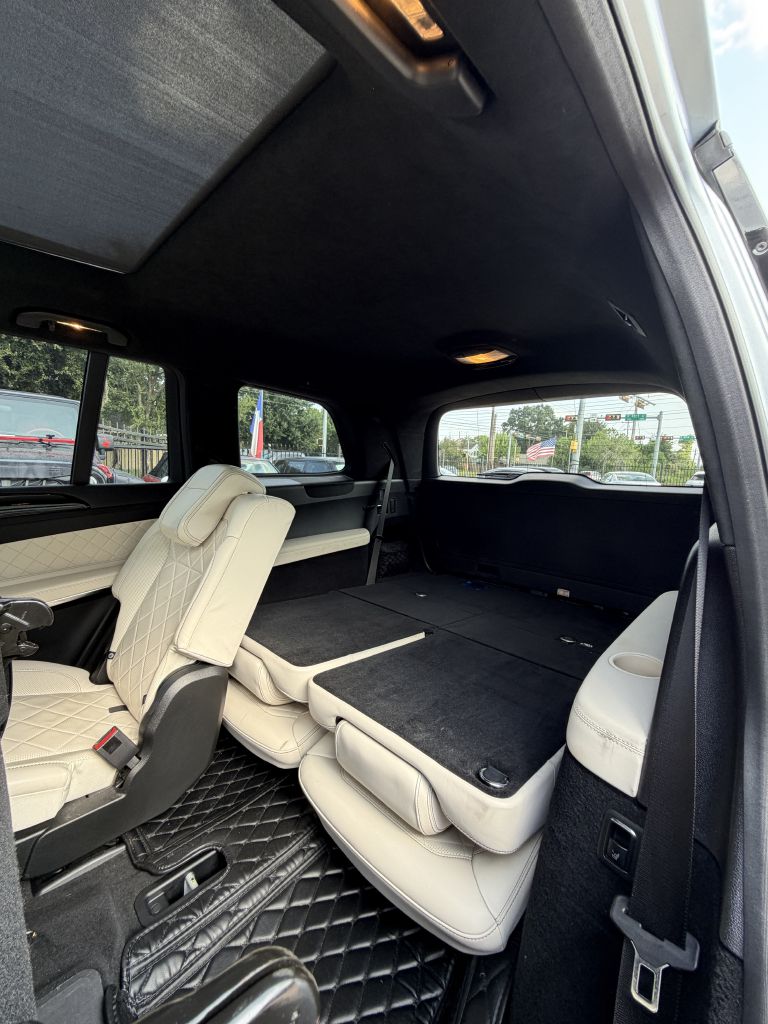 Photo 27 of this MERCEDES-BENZ GLS