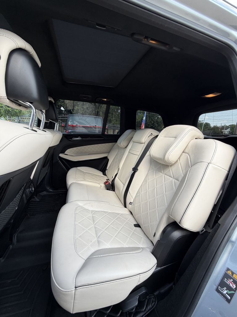 Photo 28 of this MERCEDES-BENZ GLS