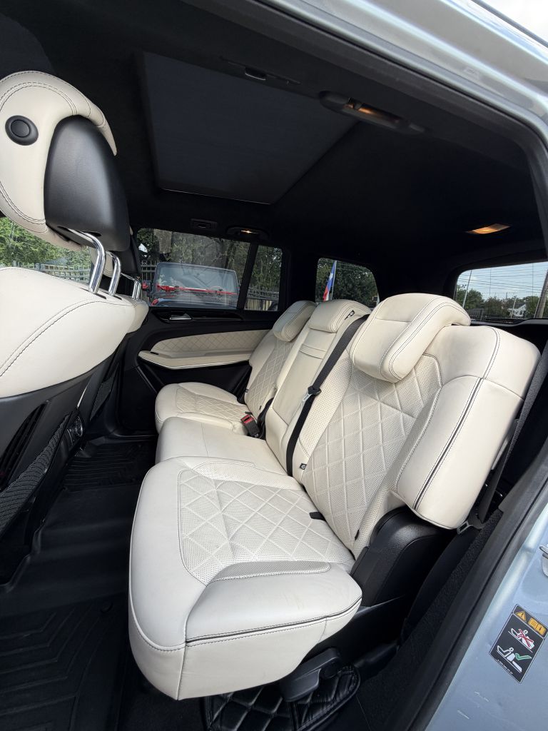 Photo 29 of this MERCEDES-BENZ GLS
