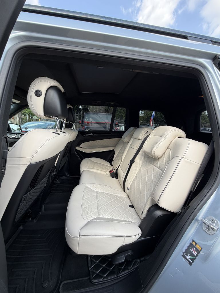 Photo 30 of this MERCEDES-BENZ GLS