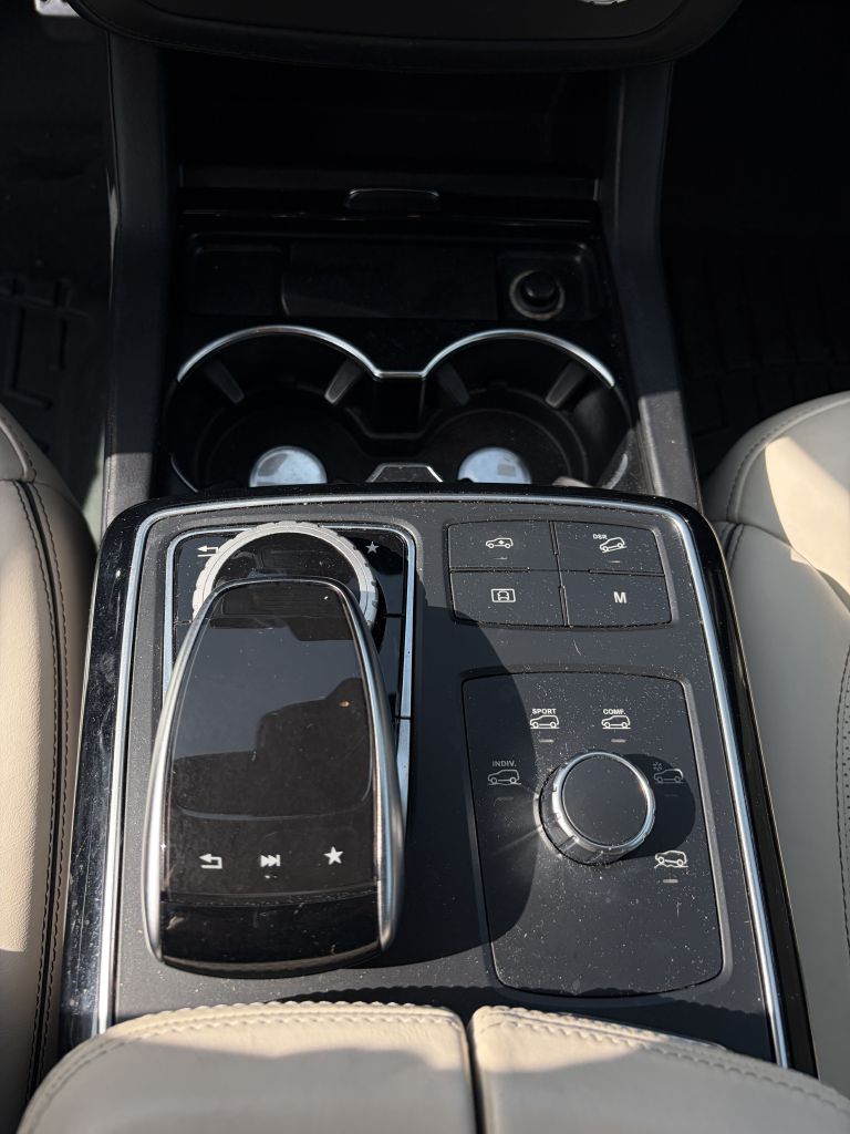 Photo 39 of this MERCEDES-BENZ GLS
