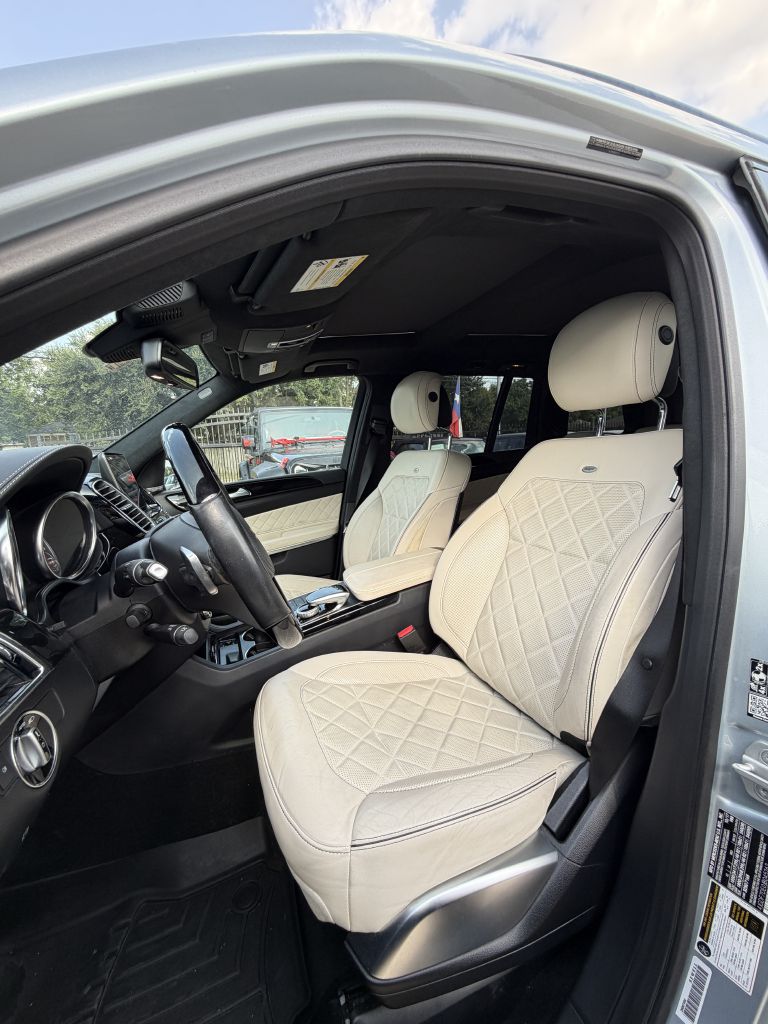 Photo 46 of this MERCEDES-BENZ GLS