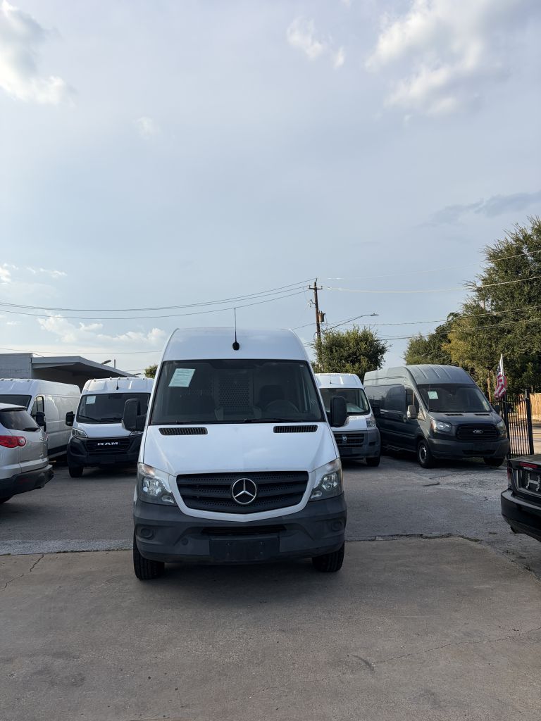 Photo 11 of this MERCEDES-BENZ SPRINTER