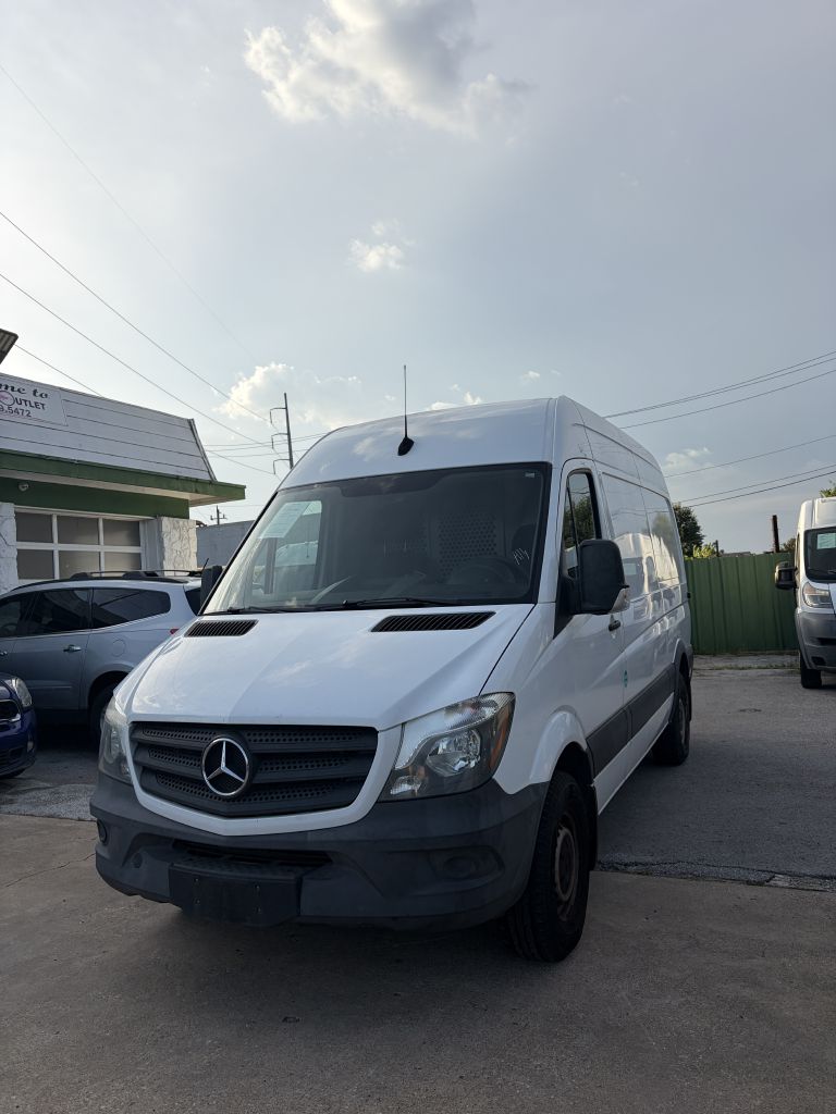 Photo 12 of this MERCEDES-BENZ SPRINTER