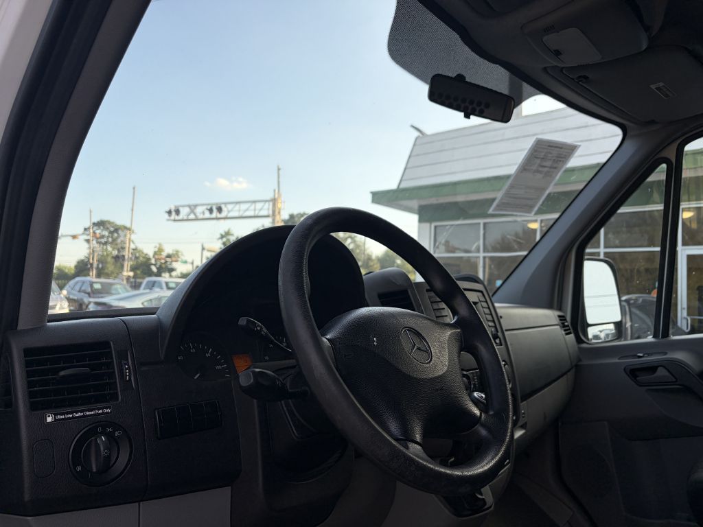 Photo 15 of this MERCEDES-BENZ SPRINTER