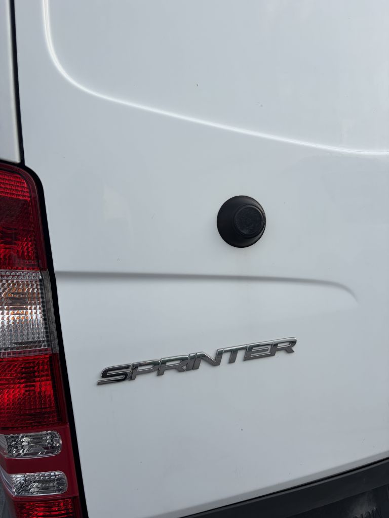 Photo 18 of this MERCEDES-BENZ SPRINTER