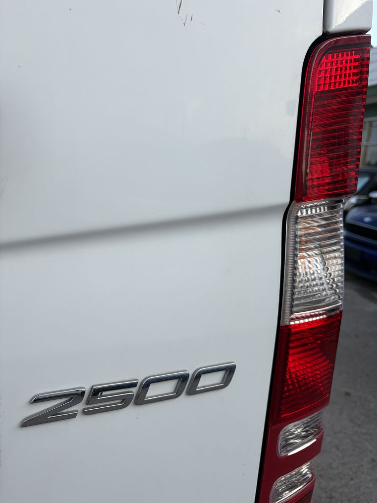 Photo 19 of this MERCEDES-BENZ SPRINTER