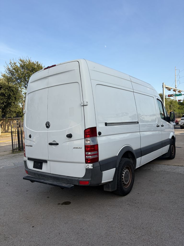 Photo 20 of this MERCEDES-BENZ SPRINTER