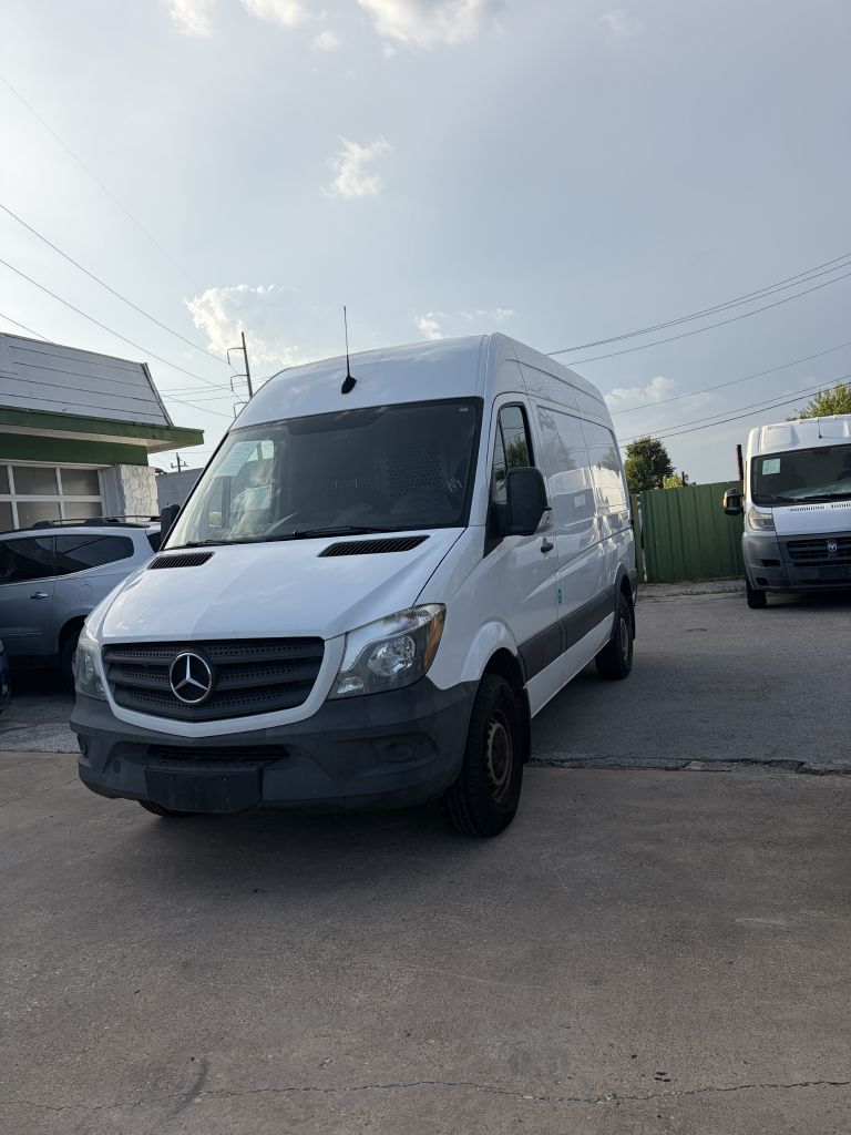 Photo 25 of this MERCEDES-BENZ SPRINTER