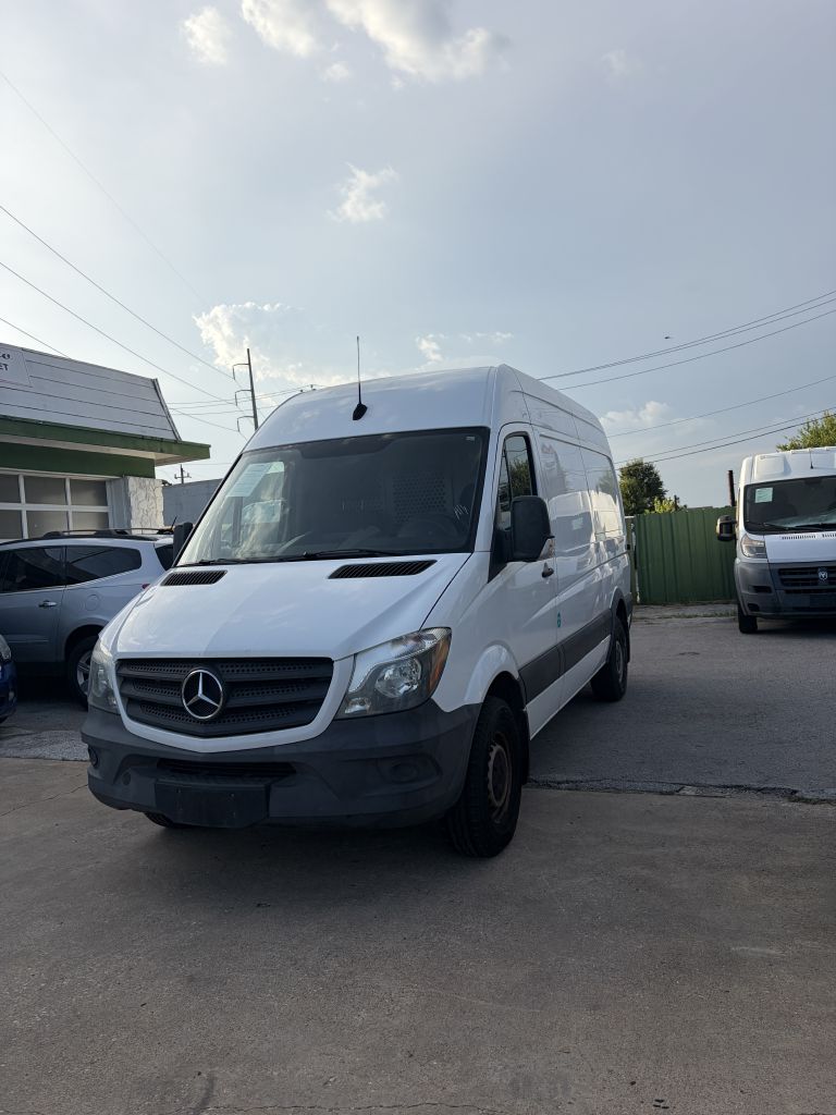 Photo 26 of this MERCEDES-BENZ SPRINTER