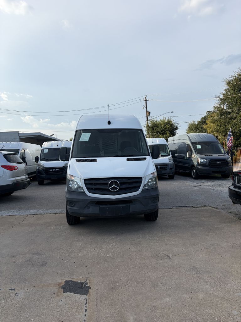 Photo 28 of this MERCEDES-BENZ SPRINTER