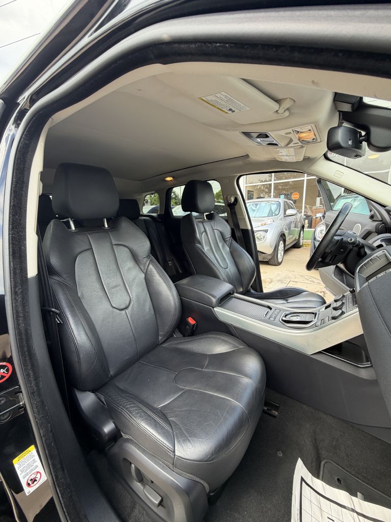 Photo 12 of this LAND ROVER RANGE ROVER EVO