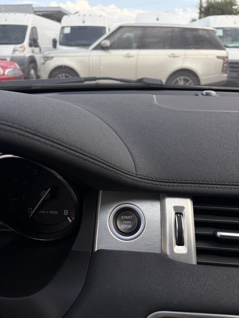 Photo 68 of this LAND ROVER RANGE ROVER EVO
