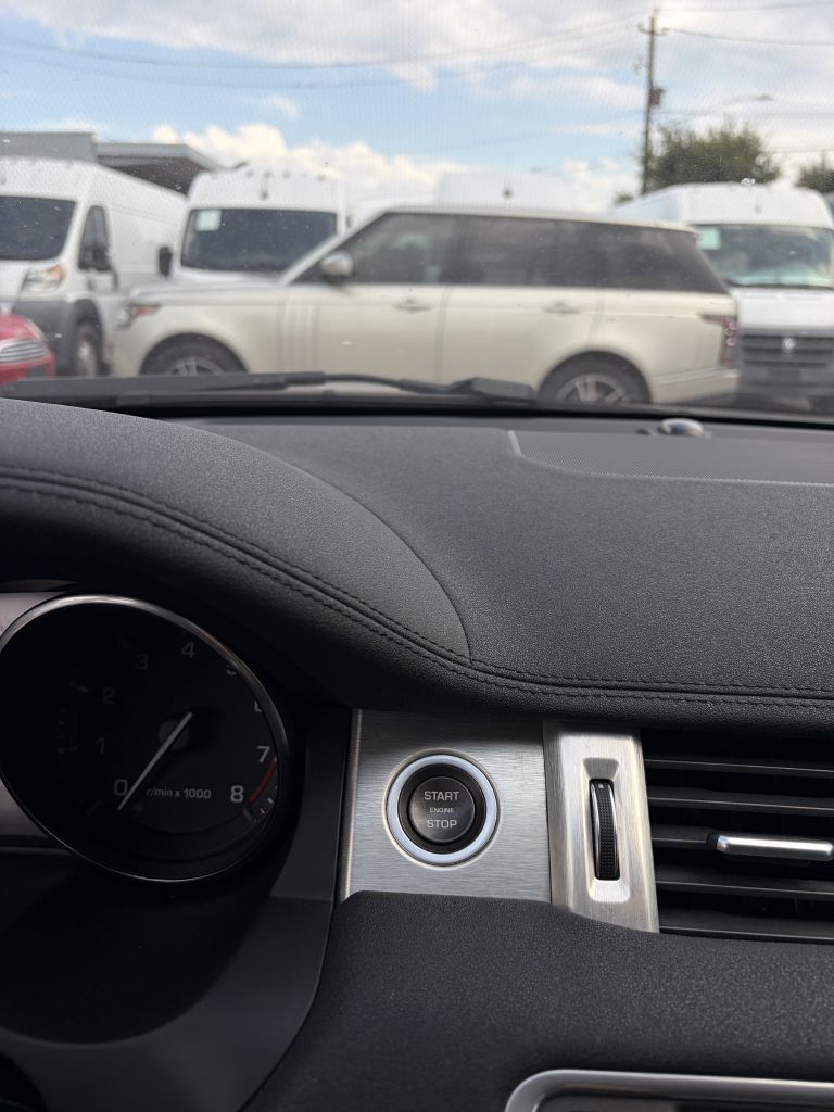 Photo 69 of this LAND ROVER RANGE ROVER EVO