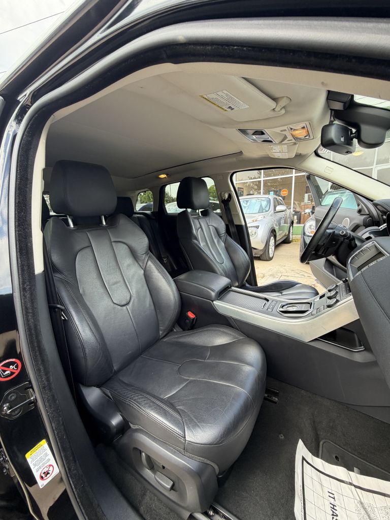 Photo 79 of this LAND ROVER RANGE ROVER EVO