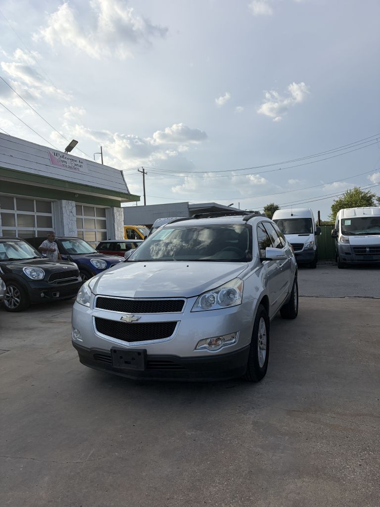 Photo 3 of this CHEVROLET TRAVERSE