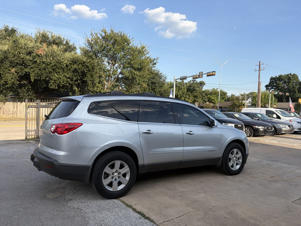 Photo 4 of this CHEVROLET TRAVERSE