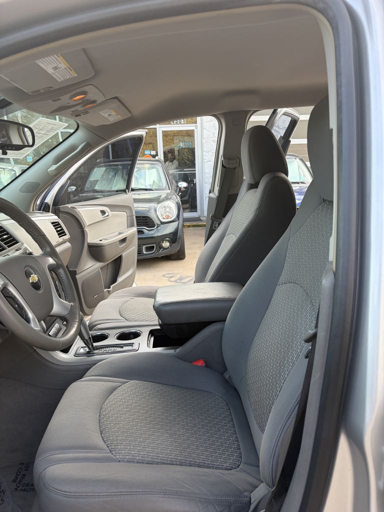 Photo 8 of this CHEVROLET TRAVERSE