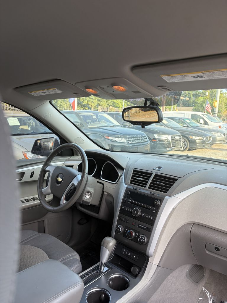 Photo 10 of this CHEVROLET TRAVERSE