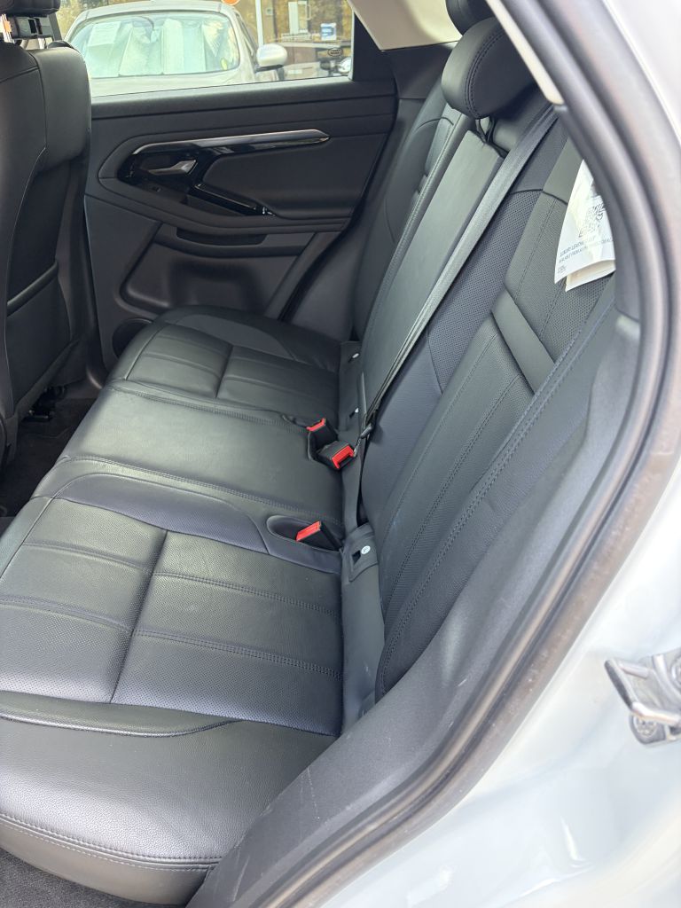 Photo 18 of this LAND ROVER RANGE ROVER EVO