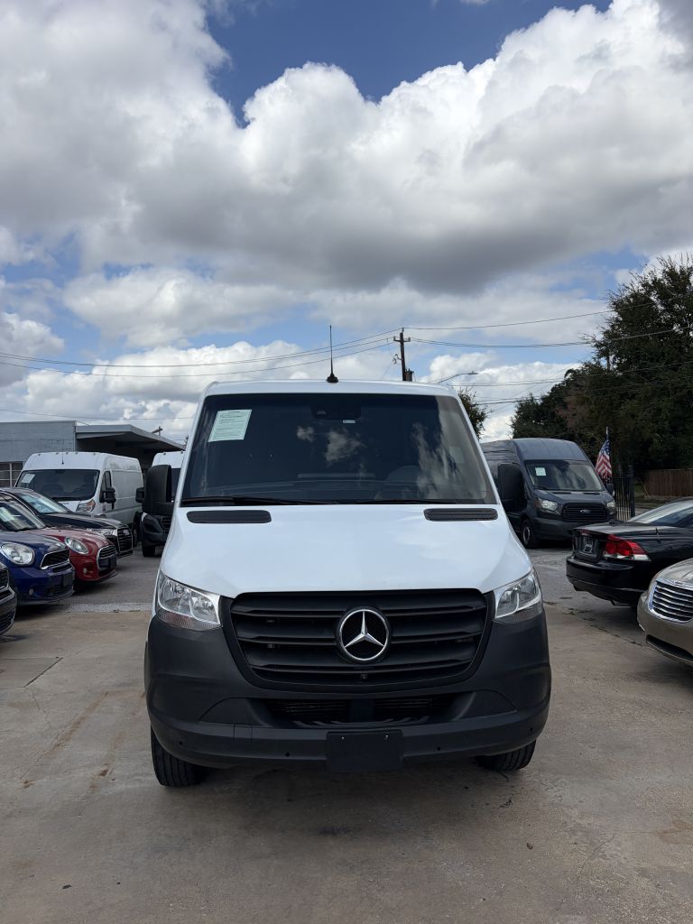 Photo 3 of this MERCEDES-BENZ SPRINTER
