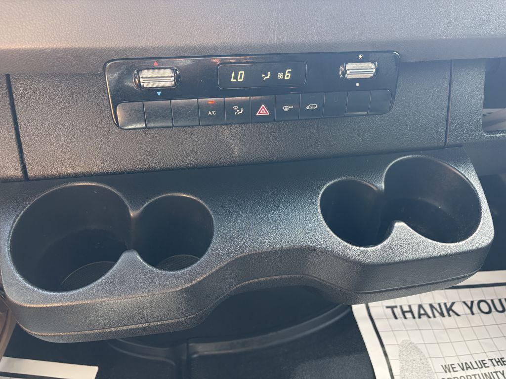 Photo 6 of this MERCEDES-BENZ SPRINTER