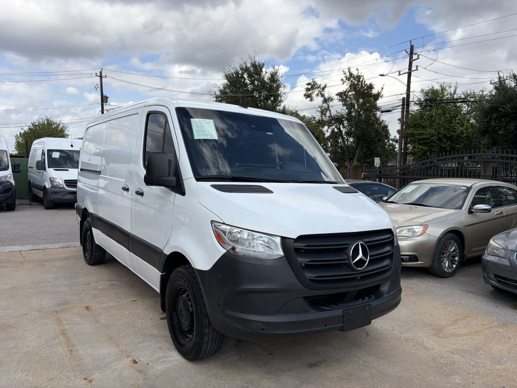 Photo 11 of this MERCEDES-BENZ SPRINTER